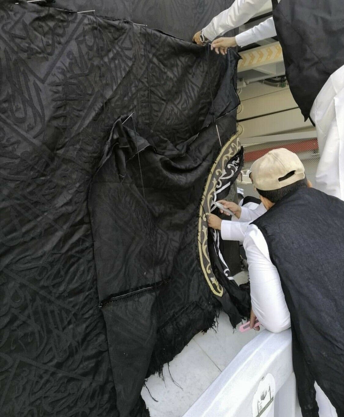FRAMED Blessed Kaaba Interior and Exterior Covering Cut Pieces / Islamic Eid Al Fitr Presents, Masjid Decor, Ramadan Eid Gift Muslim Mum